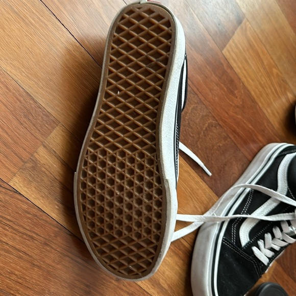 Black and white vans - Picture 4 of 4